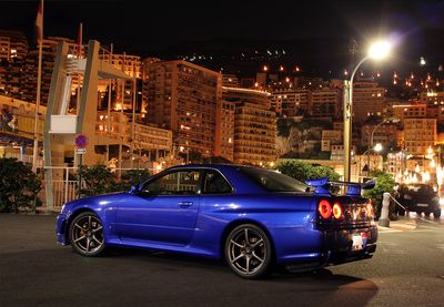 Автостекла Nissan Skyline R34 c установкой в Москве